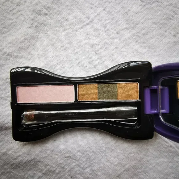 Fun Makeup Bundle - Picture 5 of 9